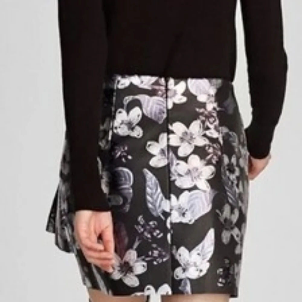 Zara Faux Vegan Leather Metallic Floral Ruffle Mini Skirt Medium